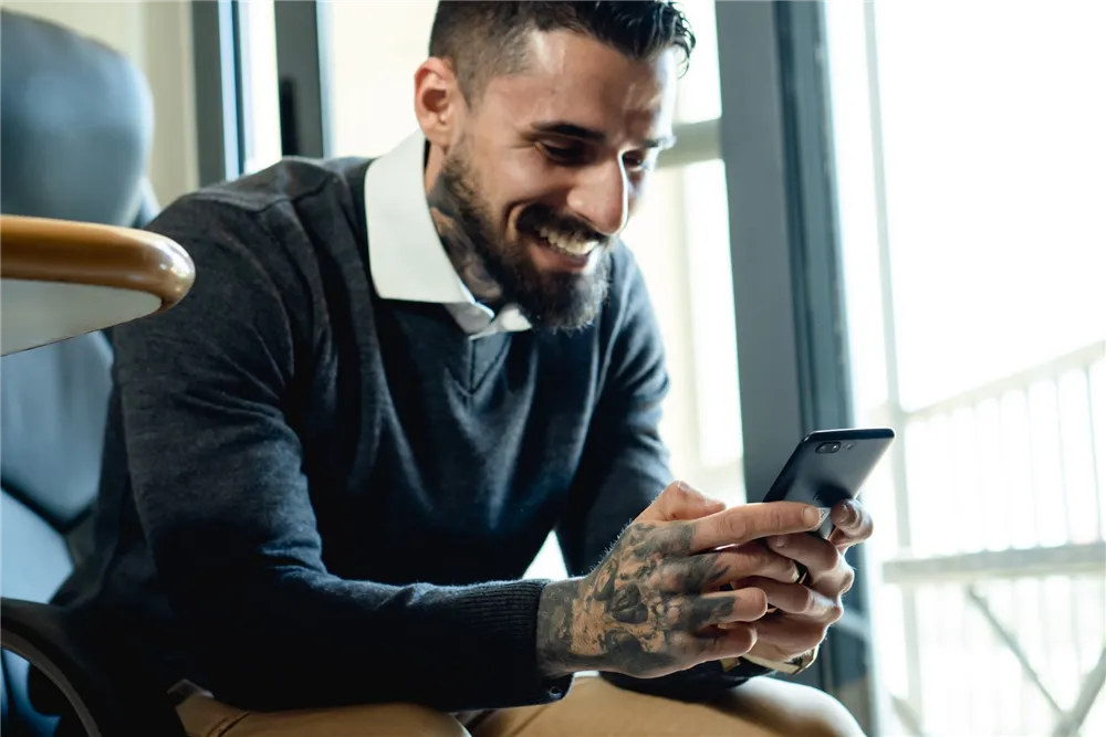 Man smiling after receiving a $200 no credit check loan by instant e-transfer in Canada