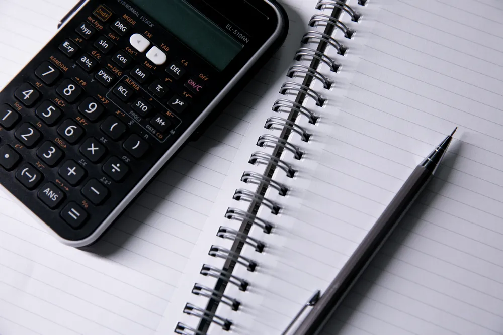 Calculating the cost of a $300 no credit check loan with a calculator in Canada