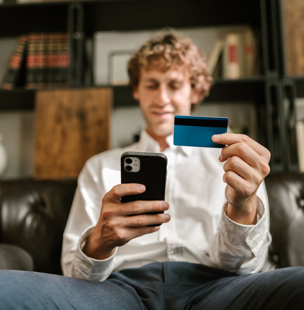 Canadian man getting an instant no credit check loan approval on his smartphone