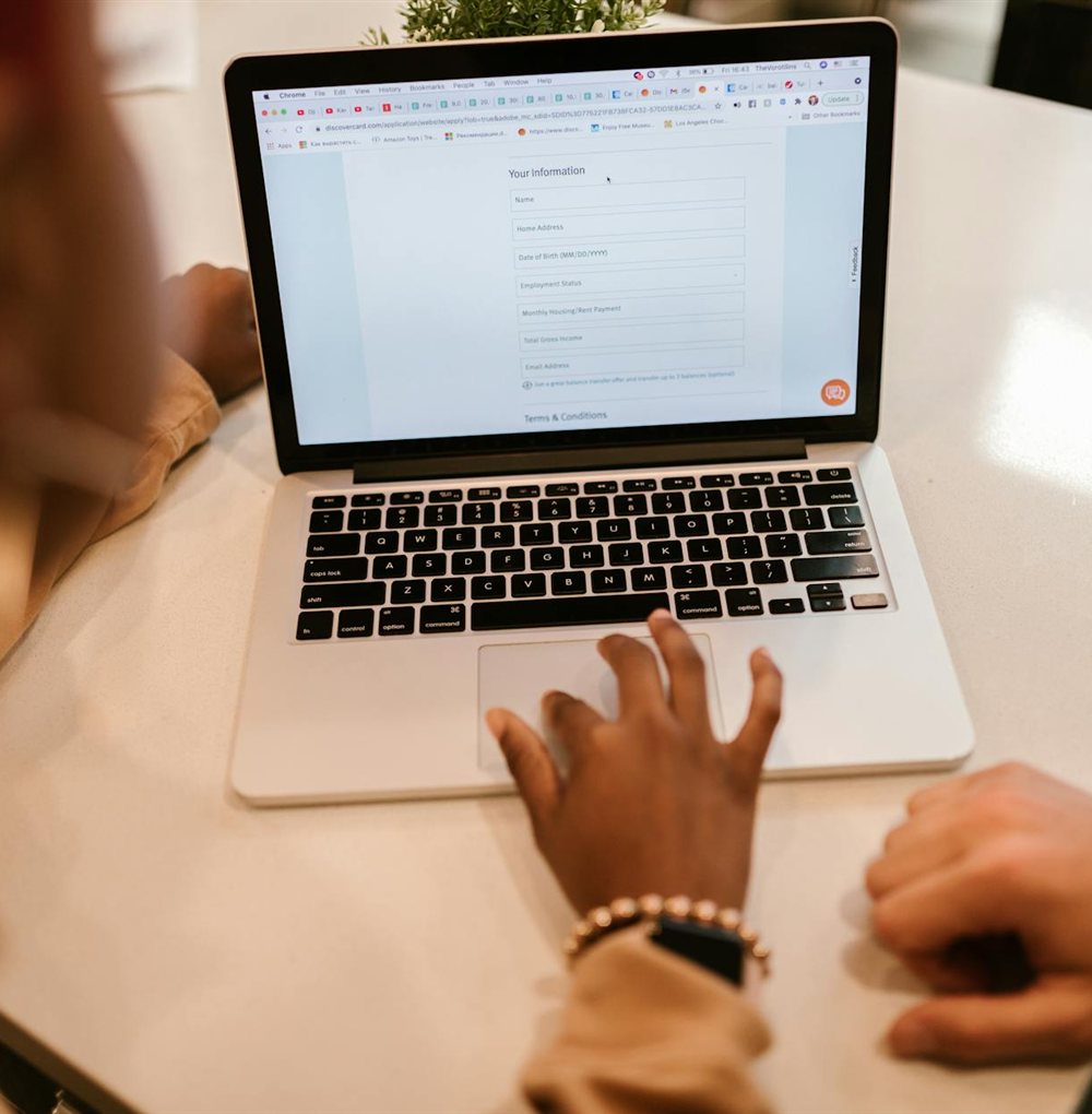Two Canadians completing an online no credit check loan application on a laptop