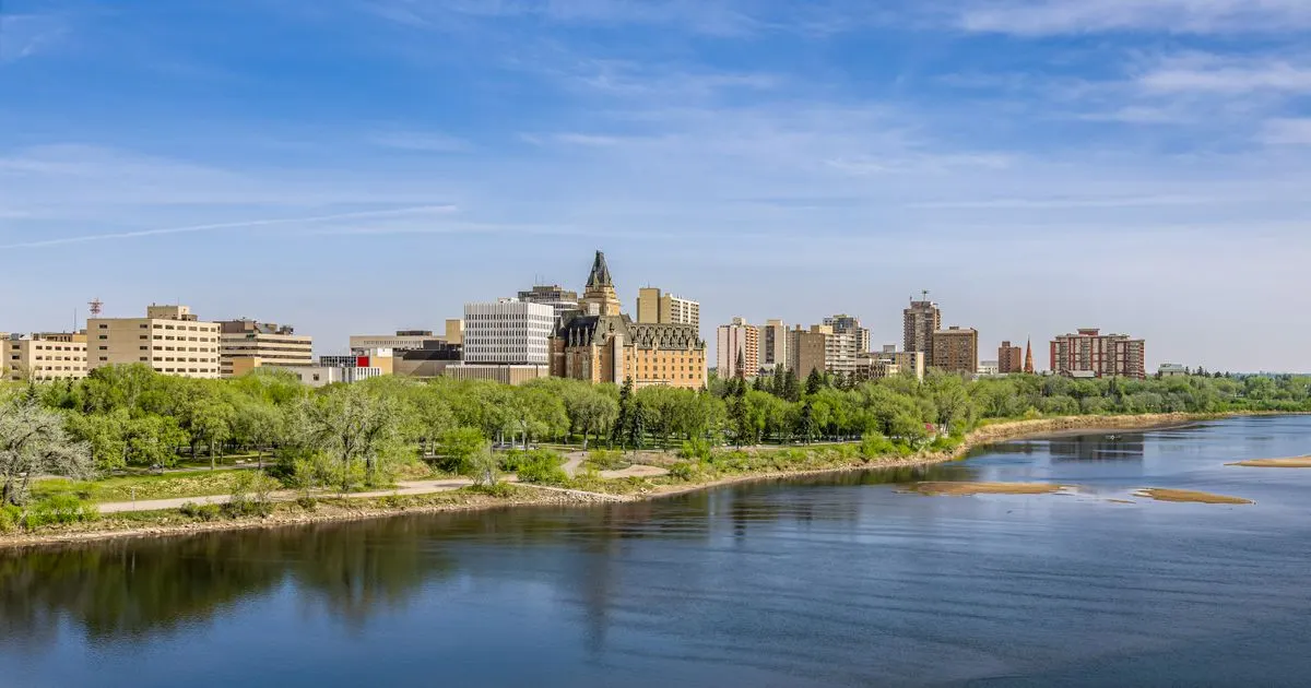 Instant loans Saskatchewan - Saskatoon skyline and the Bessborough on the South Saskatchewan River