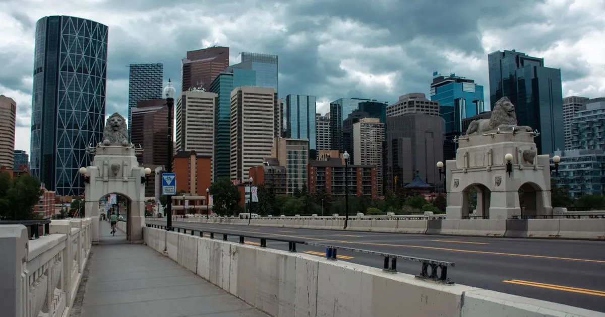 Instant loans Calgary - Centre Street Bridge lions with the downtown Calgary skyline