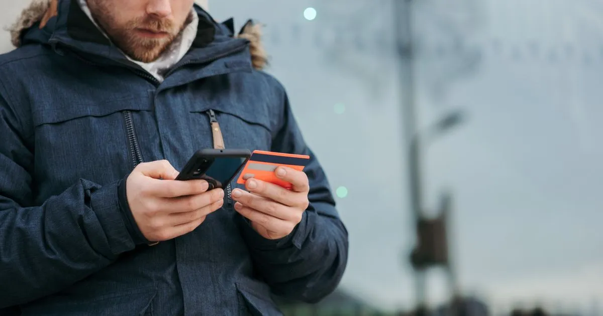 Comparing loans like Bree and Nyble on a smartphone in Canada